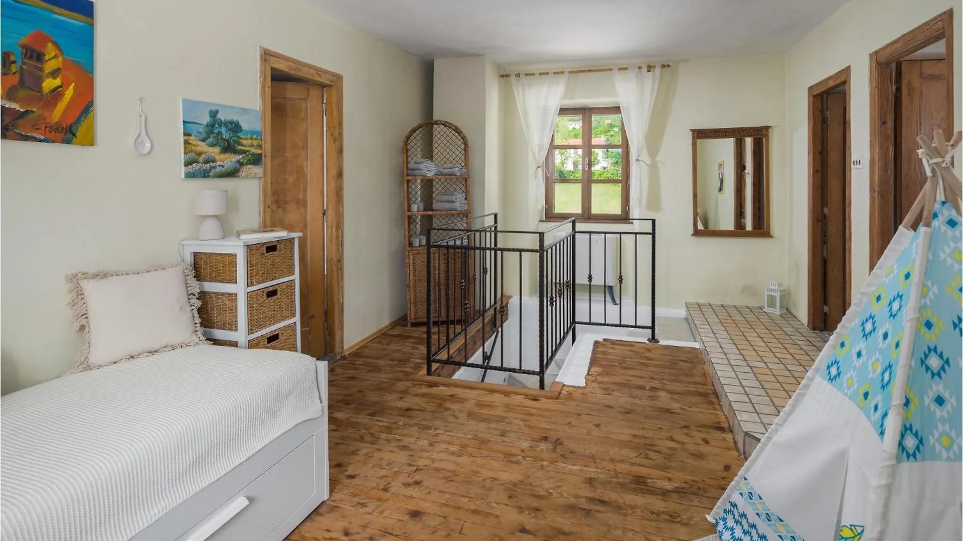 Stunning Home In Roc With House A Panoramic View קרואטיה