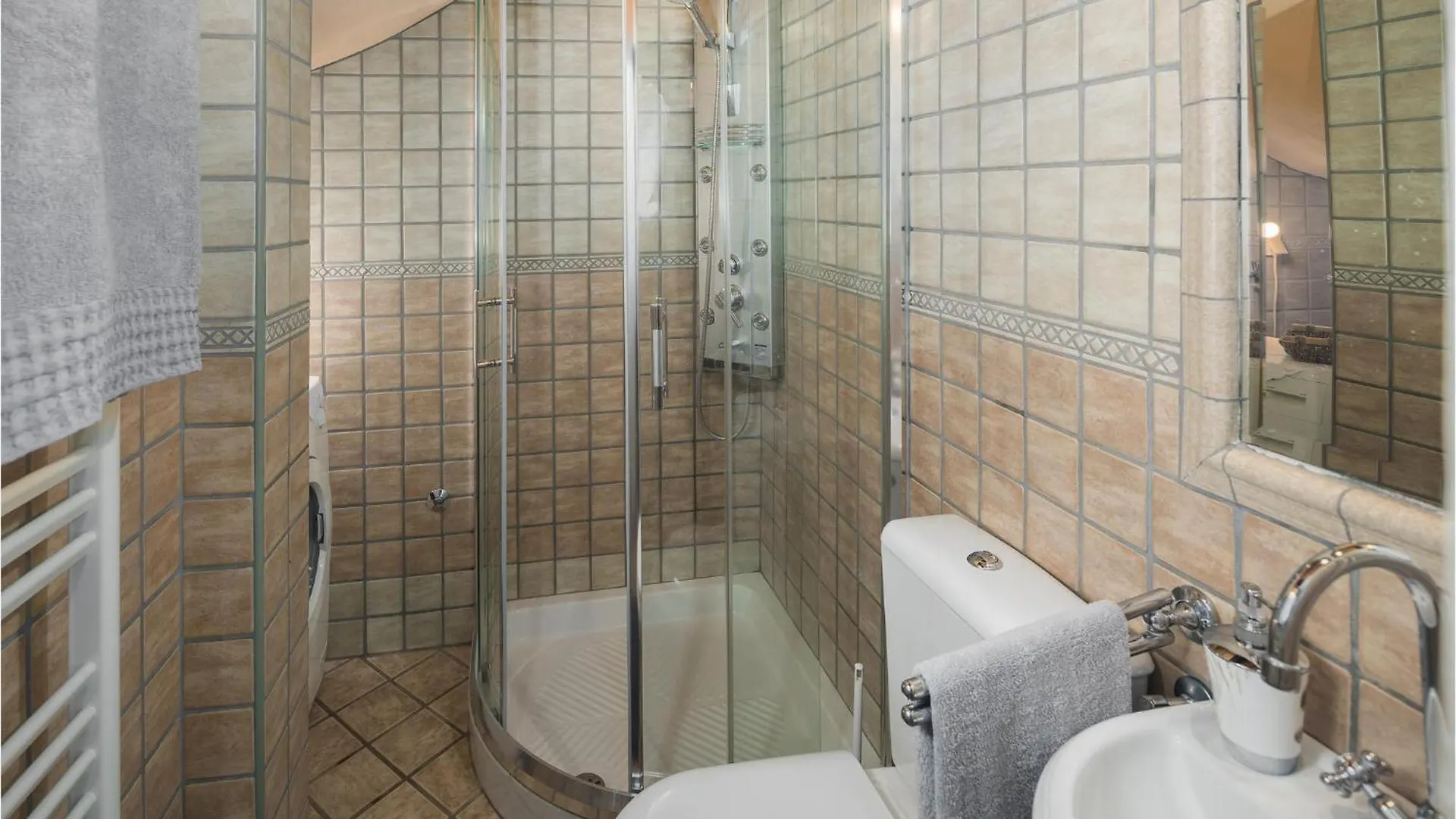 Stunning Home In Roc With House A Panoramic View 0*,